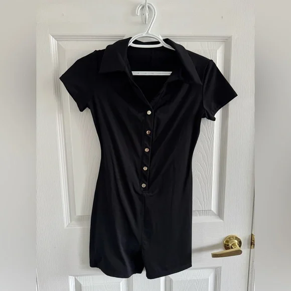 POLO BODYCON ROMPER BLACK SIZE SMALL SHORTS AND SHORT SLEEVE WITH BUTTONS - Picture 5 of 10